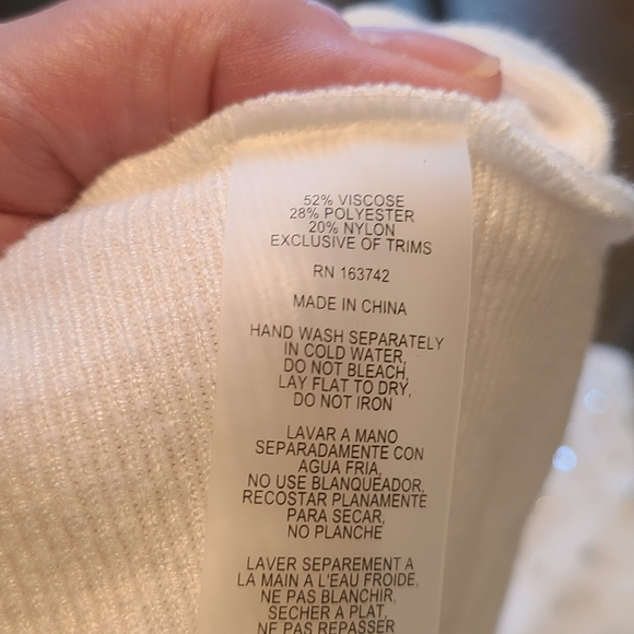 Liv Milano sweater w/pearl and rhinestones - Picture 6 of 7